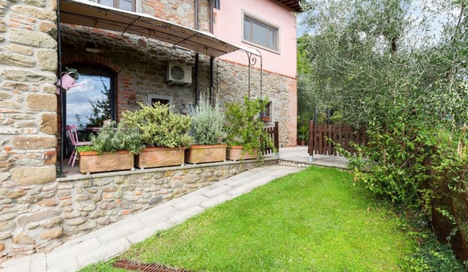 Lovely Farmhouse in Pian di Scò with Barbecue