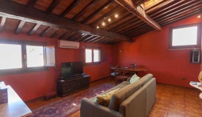 Attico panoramico nel cuore di Pietrasanta