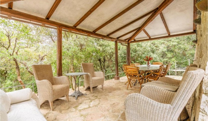 Nice home in Poggio Catino with Outdoor swimming pool, WiFi and 5 Bedrooms