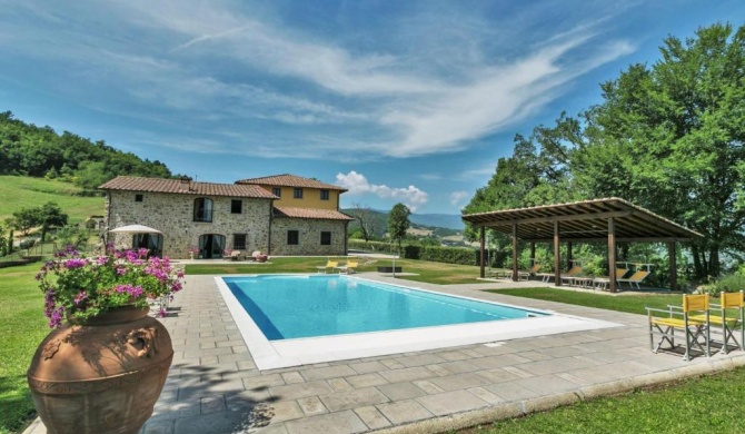 Beautiful Mansion in Poppi with Pool