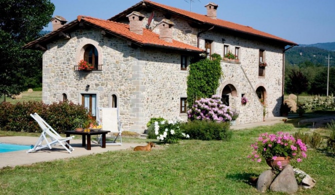 VILLA CASE D'ARNO Tuscany, cool dreams in the uncontaminated nature, pool, pets allowed