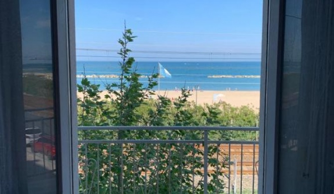 Fronte Mare-Conero-La spiaggia di sabbia